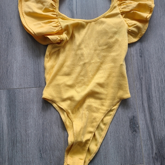 ZARA BODYSUIT WITH RUFFLES SIZE MEDIUM - Picture 3 of 6